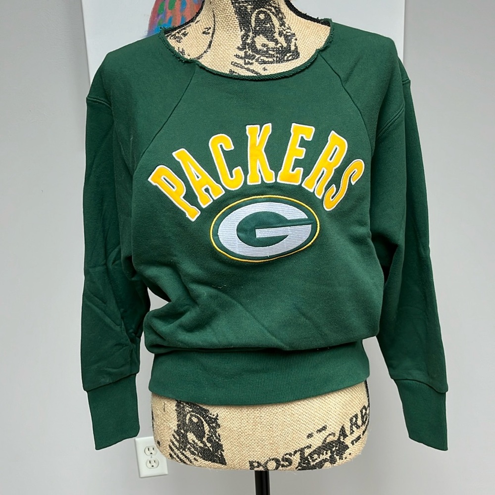 Crew neck Green Bay packers sweatshirt. Size small
